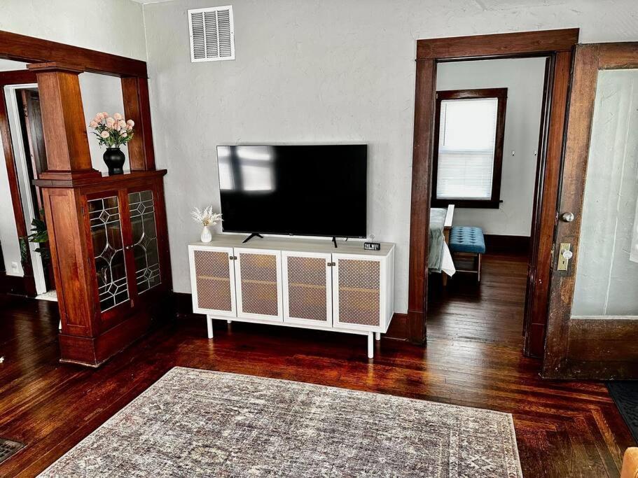 Mrs. Hughes Cottage - 2 Bedroom House W/ Parking Hamilton Exteriér fotografie