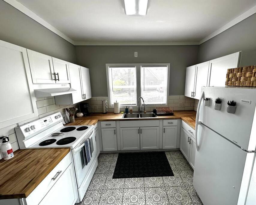 Mrs. Hughes Cottage - 2 Bedroom House W/ Parking Hamilton Exteriér fotografie